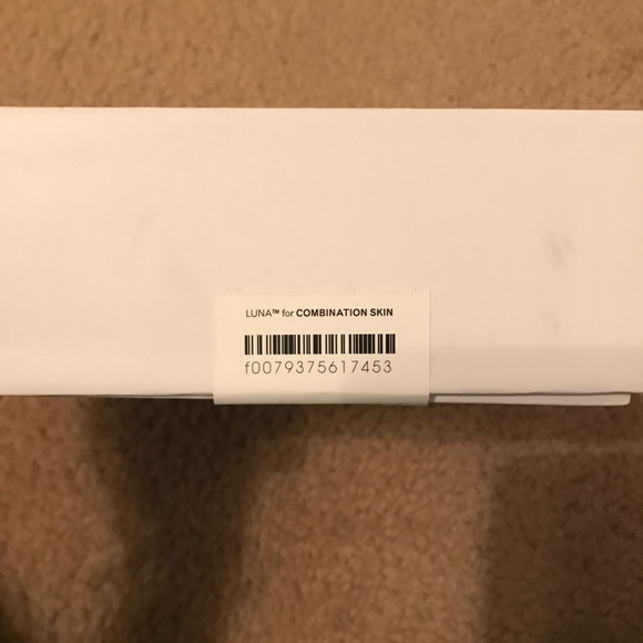 Foreo Luna Skin Cleansing Device - Picture 2 of 7